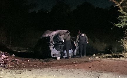 Hallan cuerpo calcinado en auto incendiado a un costado del Congreso de Sinaloa; Fiscalía inicia los trabajos forenses para identificarlo