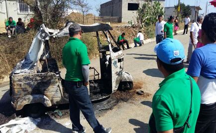 Golpean a mototaxista y queman su vehículo en Oaxaca