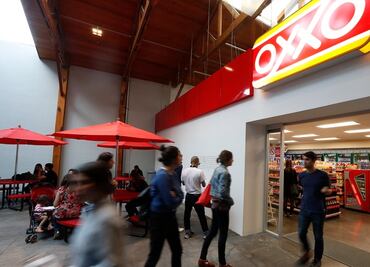 Veladora de la Virgen de Guadalupe, lo más vendido en el "Oroxxo"