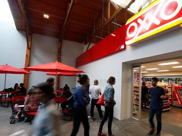 Veladora de la Virgen de Guadalupe, lo más vendido en el "Oroxxo"