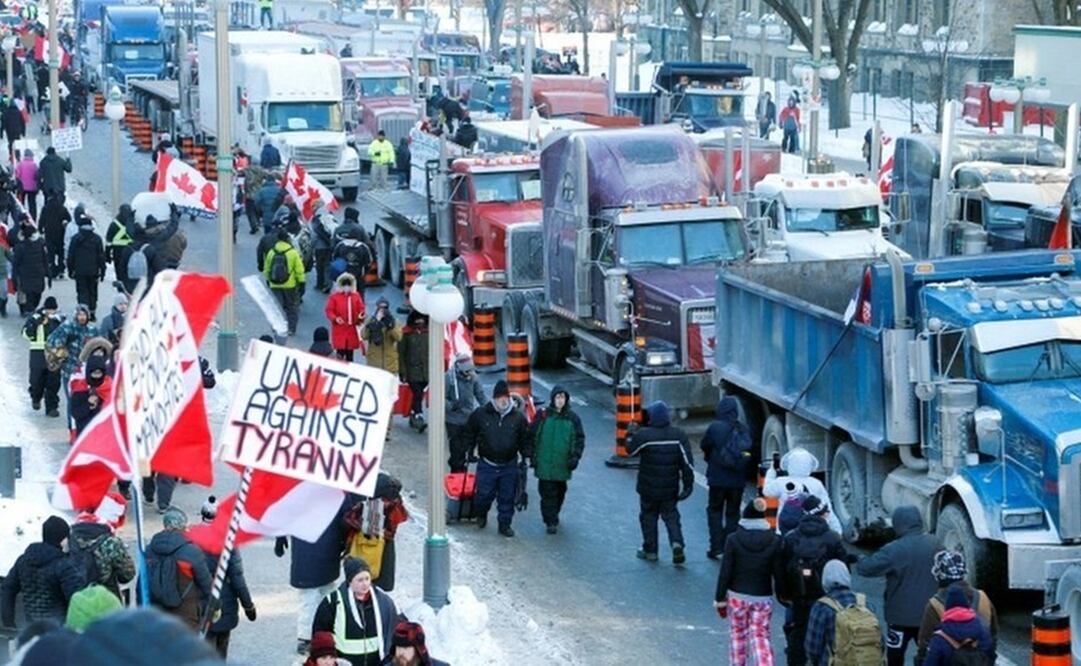 Docenas de camioneros llegaron a Ottawa durante el fin de semana como parte de lo que llamaron el "Tren de la Libertad". Foto: Reuters