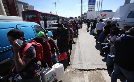 Largas filas y espera de hasta 4 horas para conseguir gasolina en Toluca