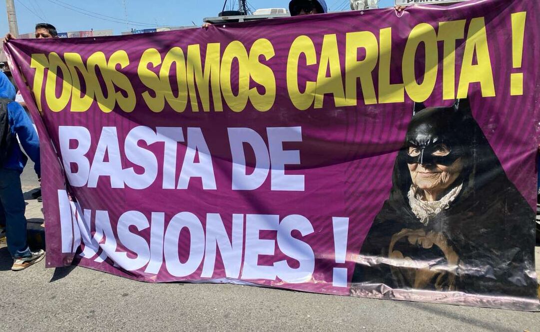 Decenas de personas llegaron afuera del penal de Chalco para apoyar a la señora Carlota (09/04/2025). Foro: Emilio Fernández / EL UNIVERSAL