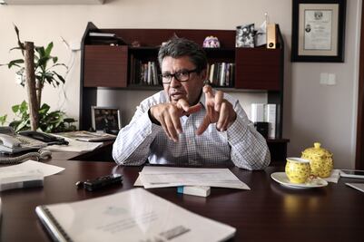 Por más que intenten alejarme de Morena no lo van a lograr, dice Monreal