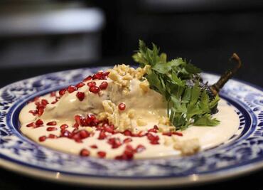 Preven consumo en CDMX de 3.45 millones de chiles en nogada esta temporada; checa dónde comerlos