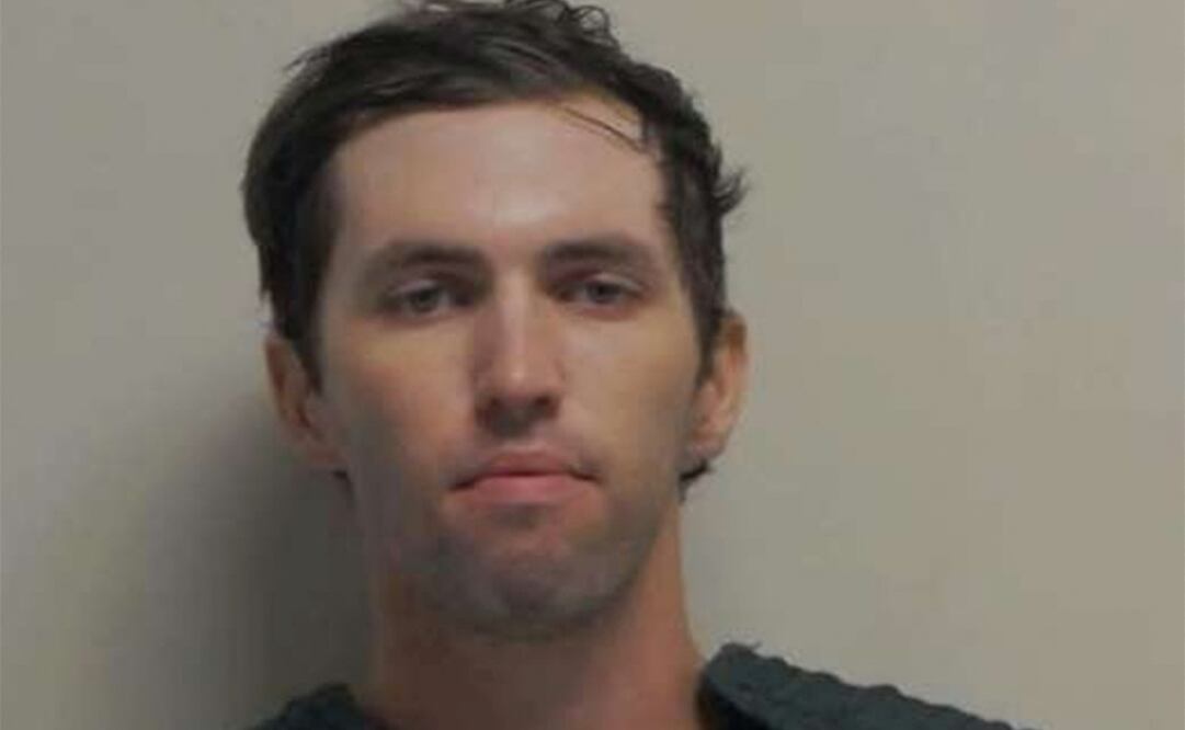 Este folleto, publicado por la Oficina del Gobernador de Utah el 13 de septiembre de 2025, muestra la foto de arresto de Tyler Robinson, sospechoso de asesinar a tiros al activista de derecha Charlie Kirk. Las autoridades anunciaron el 12 de septiembre la detención de Tyler Robinson, quien se cree que asesinó a Charlie Kirk, activista de derecha y aliado cercano del presidente Donald Trump. Recibió un disparo mientras hablaba en un evento el 10 de septiembre en la Universidad del Valle de Utah (UVU), en la ciudad de Orem, Utah. Foto: AFP