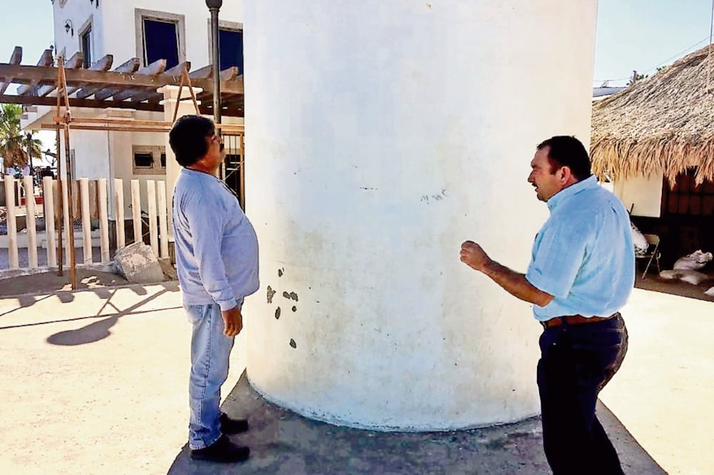 Empleados del Ayuntamiento de Loreto realizaron inspecciones en escuelas y casas a fin de descartar daños severos en los inmuebles tras el sismo (CORTESÍA)