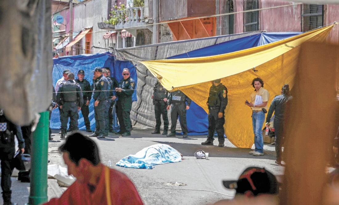 El domingo pasado murió un joven luego de una balacera en Tepito; se presume que cobraba cuotas a los comerciantes de la zona. Foto/ARCHIVO EL UNIVERSAL