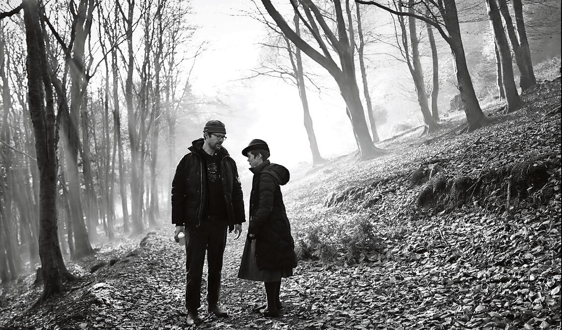 El director estadounidense Oz Perkins junto a Sophia Lillis, durante el rodaje de la película "Gretel y Hansel" (2020). Foto: Imagem Films