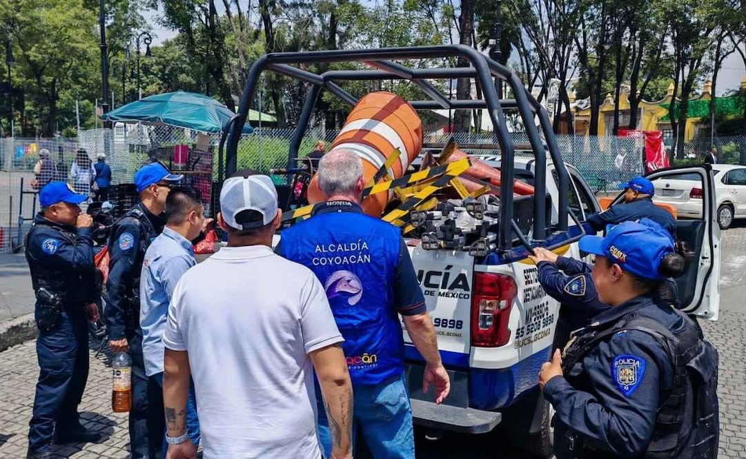 Autoridades de Coyoacán y la SSC realizaron un operativo para reordenar el espacio público. 05/09/2026. | Foto: Especial.