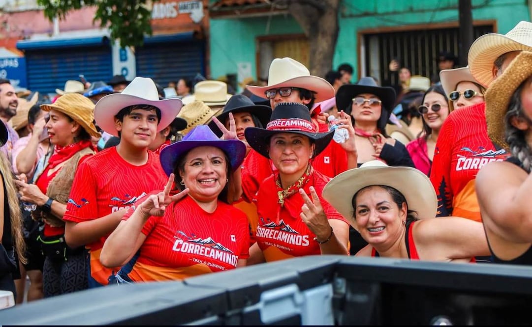 VaqueRun llena de sombreros las calles de Culiacán; familias disfrutan deporte y música.
Foto: Especial.