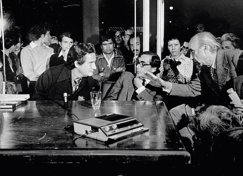 De la serie “Instantes de la Cultura en
México”, de izquierda a derecha: Octavio Paz, Salvador Elizondo y Fernando Gamboa. Mesa redonda, Museo de Arte Moderno, 1973. Foto: PAULINA LAVISTA