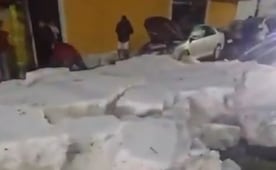 Lluvias colapsan Huixquilucan y Cuajimalpa: Agua arrastra autos y deja severas inundaciones