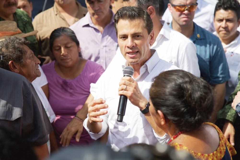 El presidente Enrique Peña Nieto dejó al frente del auxilio a la población a los secretarios Rosario Robles (Sedatu) y José Calzada (Sagarpa) (DAN HANG. XINHUA)