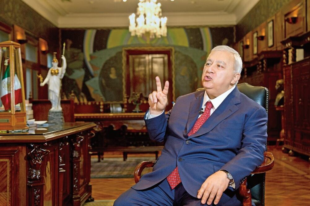 “Yo estaré hasta que el Presidente de la República decida, pero es un asunto que yo no me planteo, porque enfrente tengo mucho trabajo que cumplir” Emilio Chuayffet (ARTURO BERMUDEZ. EL UNIVERSAL)