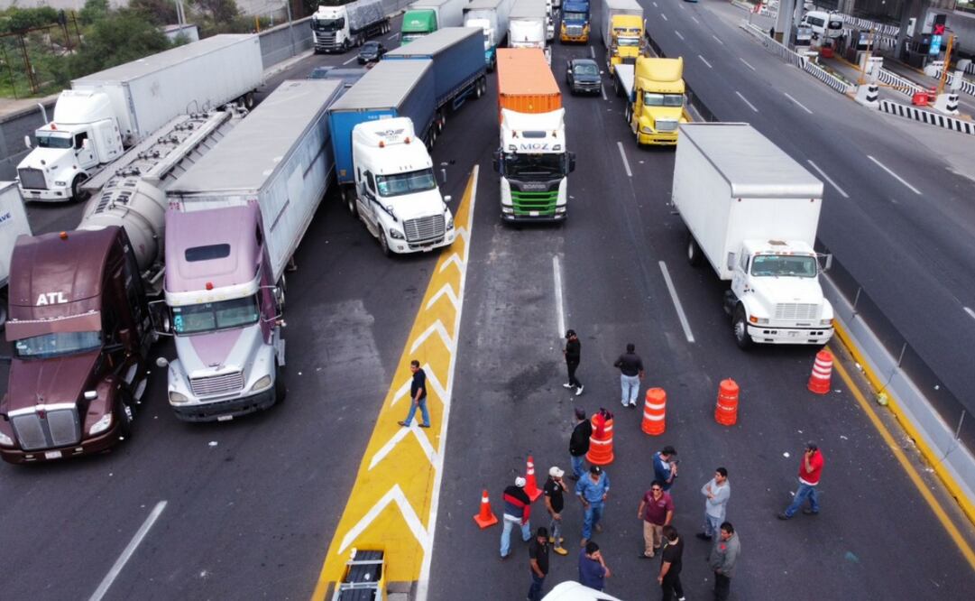 Habitantes de Santa Rita Tlahuapan bloquearon la autopista Puebla-México. Foto: Archivo / EL UNIVERSAL