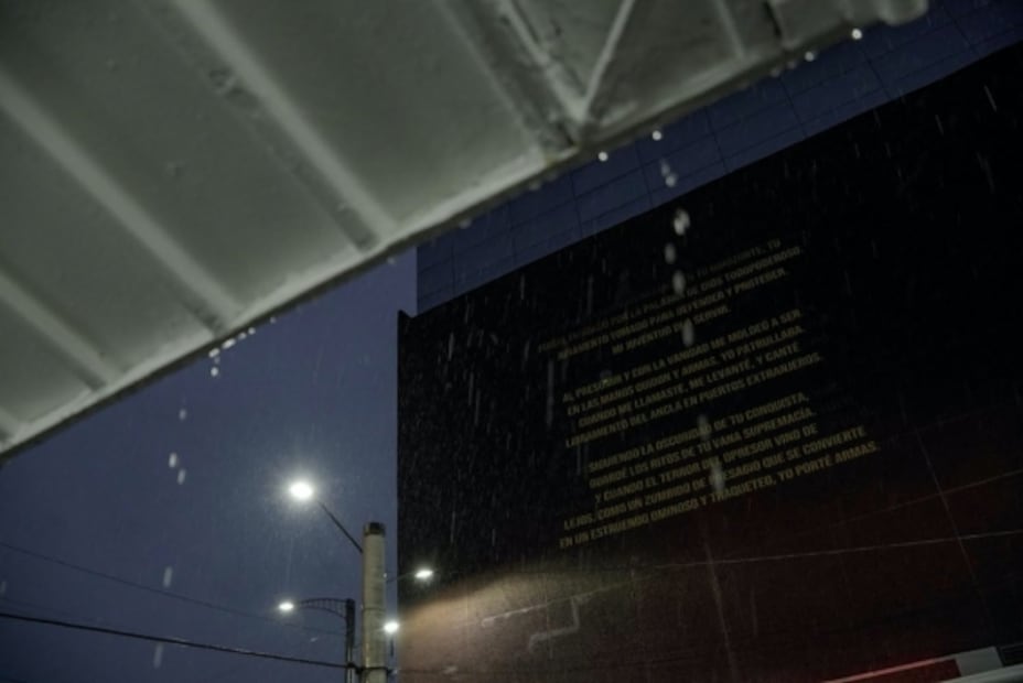 Instalación lleva voces de los presos en medio de la crisis de Covid-19