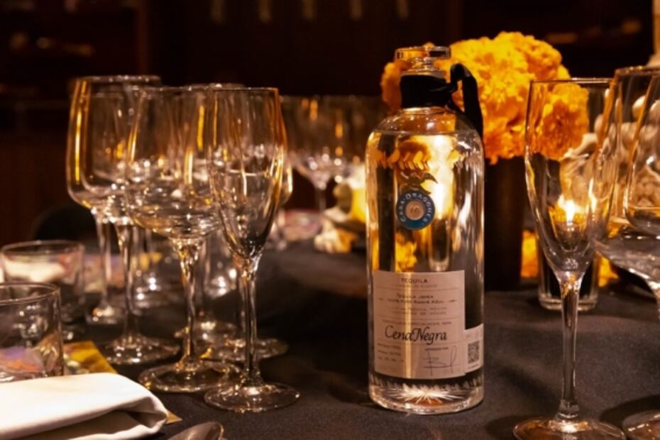 Celebran "cena negra" en San Miguel de Allende