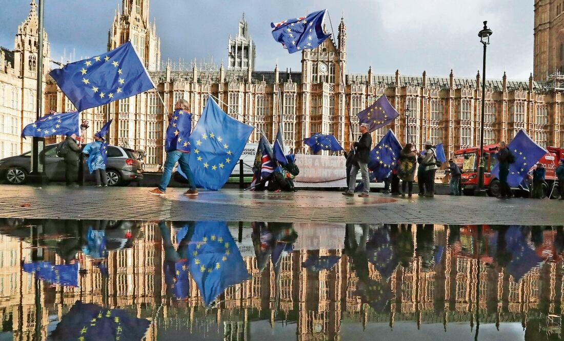 Asistentes a una manifestación contra el B rexit en Londres, en 2018. A diferencia del impasse político generado por ese proceso, son los laboristas los que se perfilan a sacar ventaja del hartazgo en el votante conservador. Foto: Frank Augstein | AP
