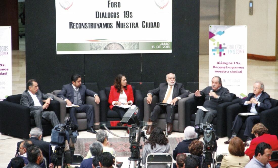 Durante el foro Diálogos 19S Construyamos Nuestra Ciudad, en la Cámara de Diputados, autoridades reconocieron que hasta ahora no hay un plan que especifique acciones y plazos de cumplimiento para la reconstrucción (FOTOS: ESPECIAL)