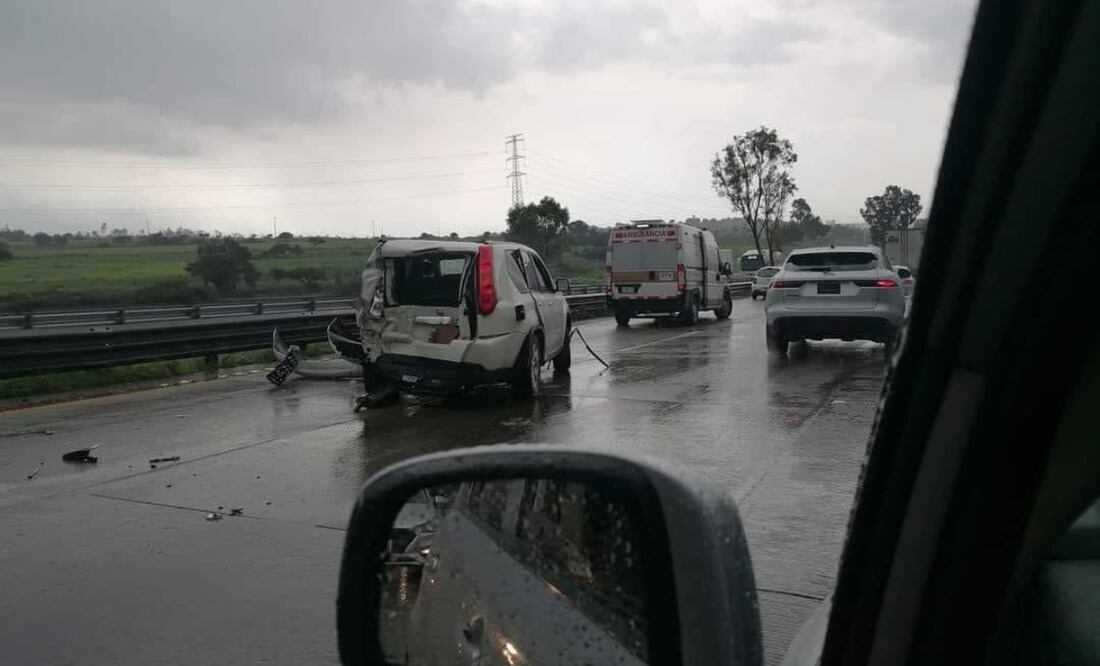 Accidente múltiple entre al menos tres vehículos tuvo lugar en cerca de la salida a Jorobas, en dirección a Querétaro. Foto: Especiales