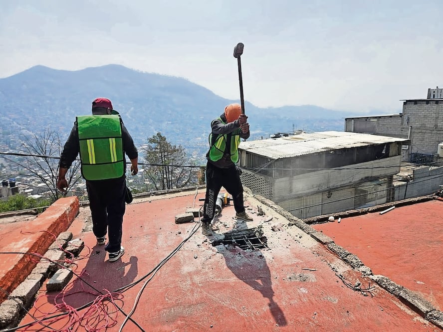 Autoridades explicaron que no usarán maquinaria pesada para evitar afectaciones a las casas que se encuentran en la parte baja. Foto: Especial