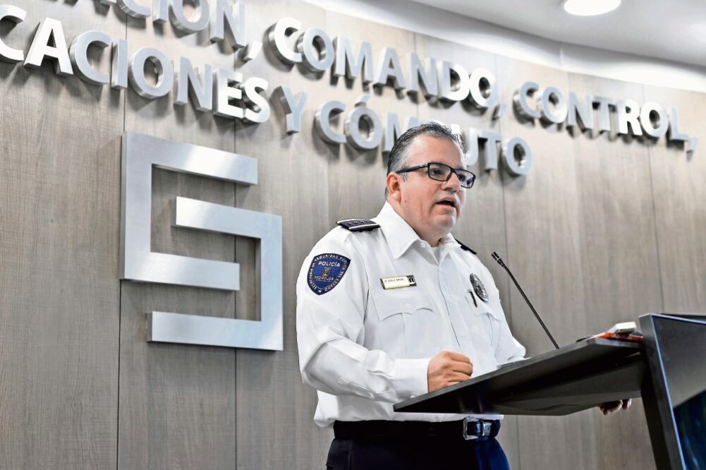 El comisionado Alberto Capella informó que el predio donde se localizaron los camiones oficiales hurtados se encuentra bajo custodia. (ANTONIO RIVERA. EL UNIVERSAL)