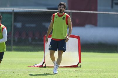 “Pollo” Briseño hace llamado de alerta en Chivas