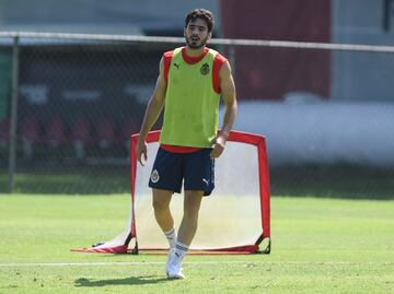 “Pollo” Briseño hace llamado de alerta en Chivas