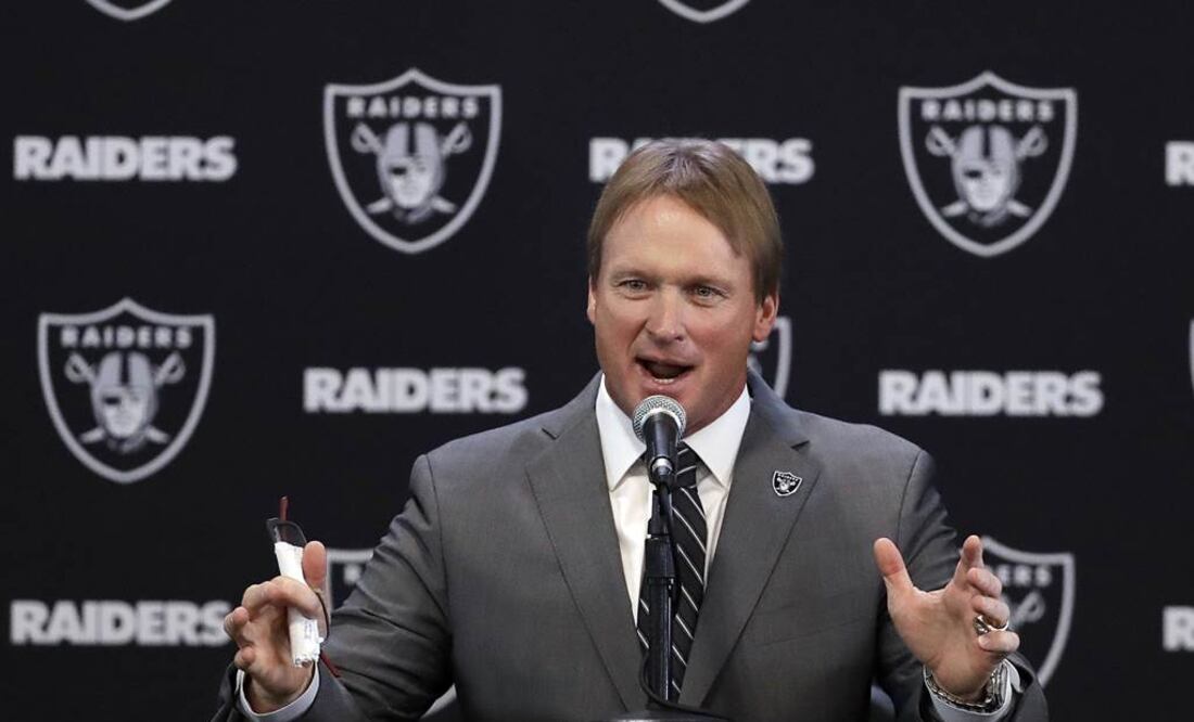 Jon Gruden, nuevo entrenador de los Raiders de Oakland. Foto: AP / Marcio José Sánchez