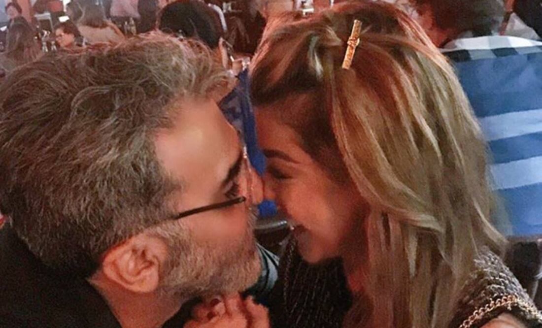 El cantante presumió su romance a casi deis meses de su separación con la periodista Mara Patricia Castañeda. (FOTO de Instagram: vicentefdzjr)