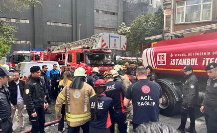 Suman 29 muertos y varios heridos por incendio en un edificio de Estambul