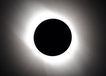 163 personas podrán ver el eclipse solar desde un avión