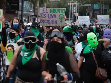 Reportan 33 lesionados en marcha feminista por el aborto en CDMX