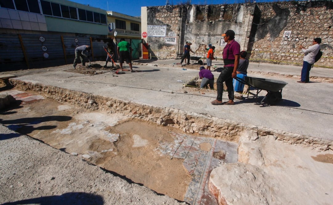 En la exacavación aparecieron pisos originales de una capilla anexa a un convento que se presume corresponde al de las Siervas de María. Foto: Especial