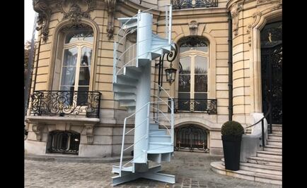 Subastan un tramo de las escaleras de la Torre Eiffel
