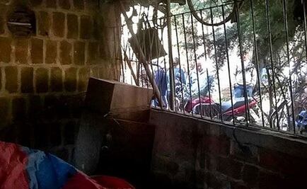 Hombre enjauló a mujer e hijo por 6 años; lo arrestan