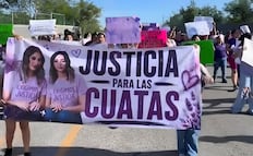 Familiares y amigos de Dinorah y Denisse, mellizas asesinadas, cierran Puente Internacional en Matamoros; exigen la entrega de asesinos