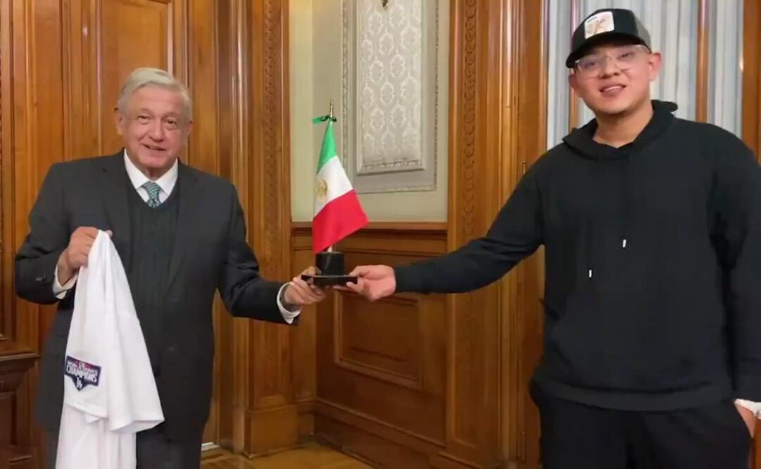 AMLO habla de beisbol mientras López-Gatell anuncia 100 mil muertos