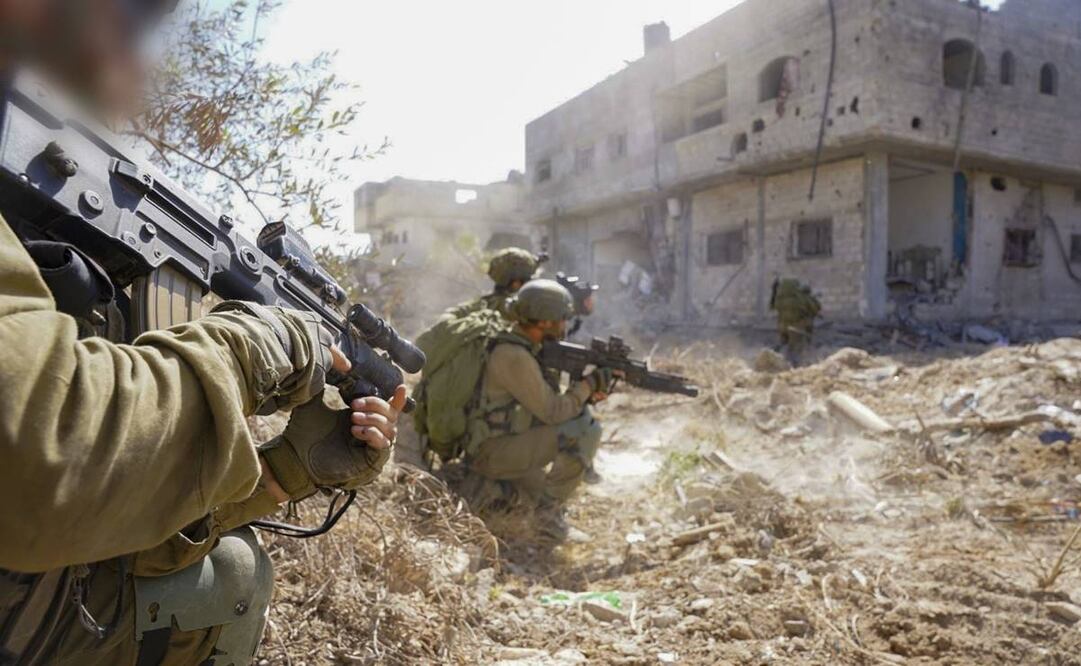 Unos soldados israelíes participan en una de las operaciones de las fuerzas armadas de Israel en las áreas de Shejaiya, Rafah y Gaza central. Foto:EFE