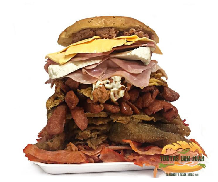 Esta torta cubana pesa aproximadamente 3 kilos y la puedes probar en la CDMX. Imagen: Tortas Don Juan. Las originales de la Villa desde 1950.