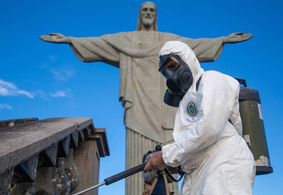 En Brasil, los principales puntos turísticos de Rio de Janeiro, entre ellos el icónico Cristo Redentor, reabrieron sus puertas al público. Foto: EFE