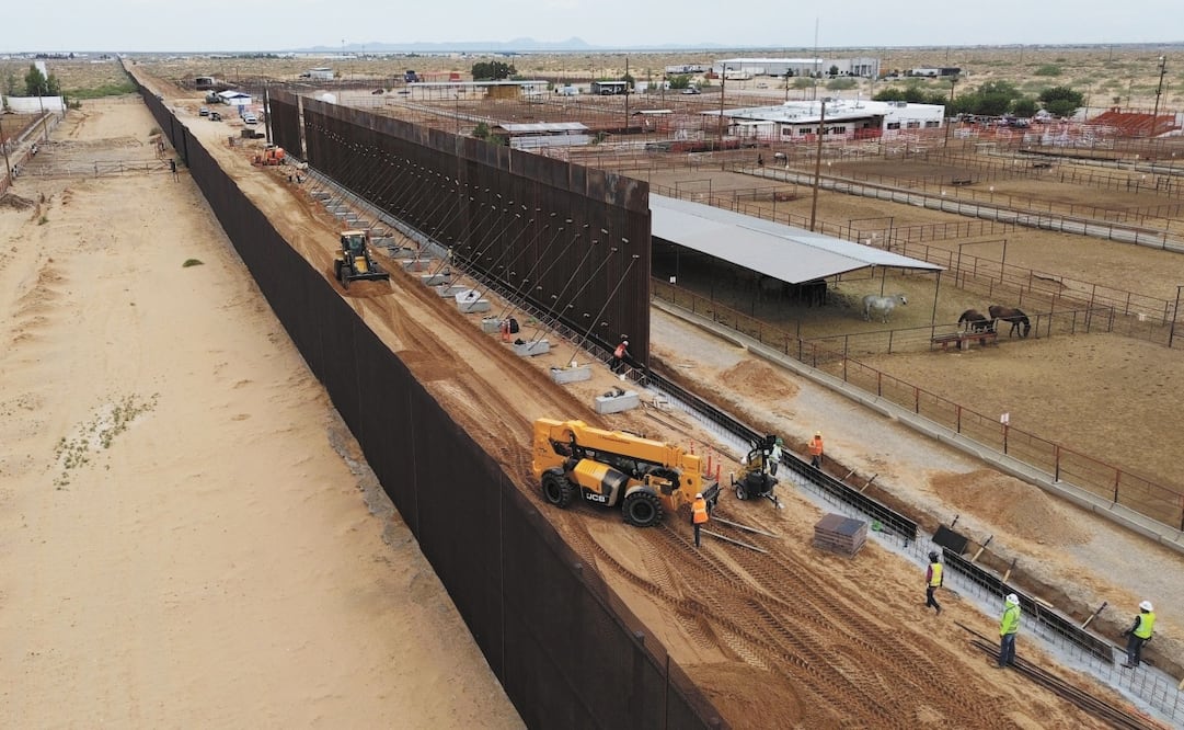 Autoridades inician con un nuevo tramo de muro de 11 kilómetros entre Texas y Ciudad Juárez, tras la aprobación del presupuesto para la agenda migratoria. 
Foto: Christian Torres / EL UNIVERSAL