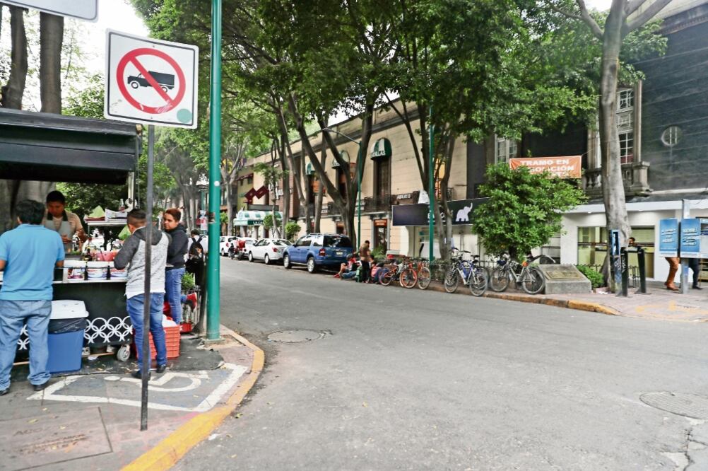 Los lineamientos para la nueva imagen de la Zona Rosa fueron establecidos en común acuerdo con vecinos y comerciantes, afirman funcionarios de la delegación Cuauhtémoc. (FOTOS: LUCÍA GODÍNEZ. EL UNIVERSAL)