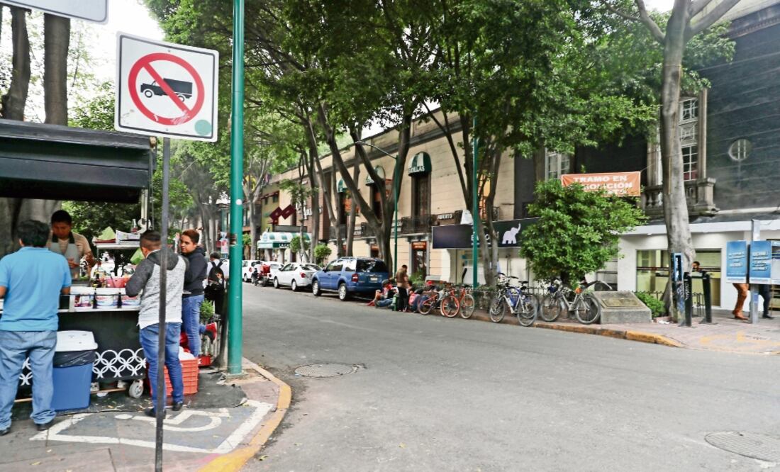Los lineamientos para la nueva imagen de la Zona Rosa fueron establecidos en común acuerdo con vecinos y comerciantes, afirman funcionarios de la delegación Cuauhtémoc. (FOTOS: LUCÍA GODÍNEZ. EL UNIVERSAL)