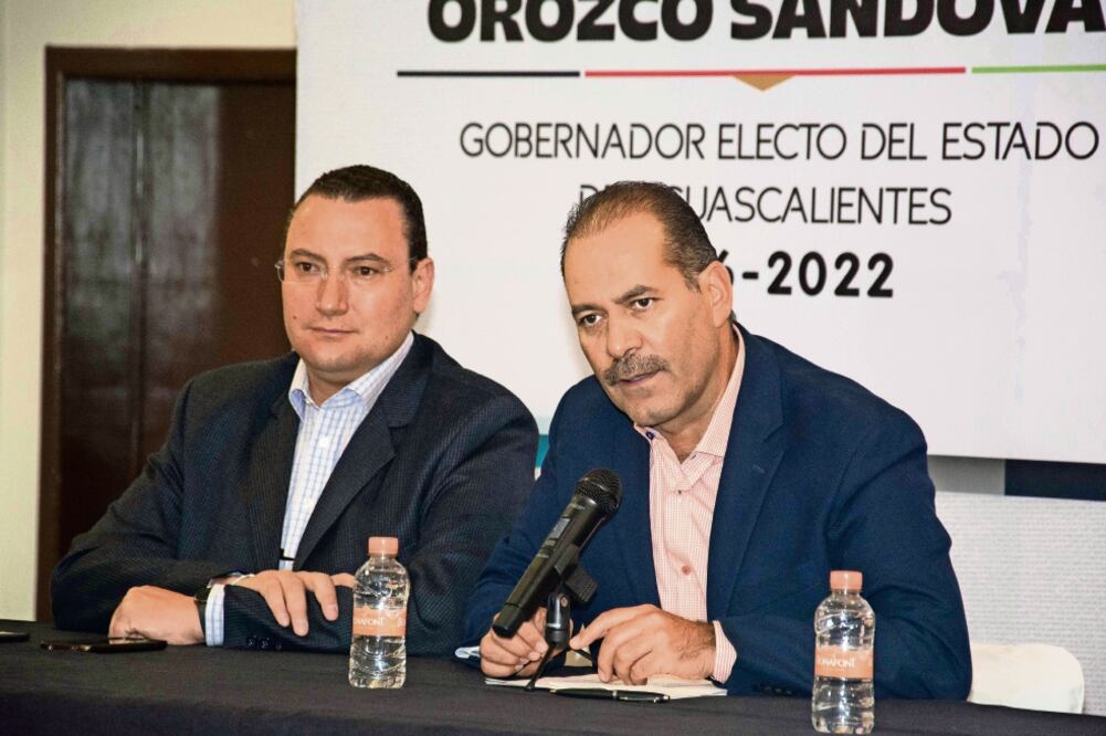 El gobernador electo de Aguascalientes, Martín Orozco (der.), dijo que la siguiente semana integrará equipos de trabajo para la entrega-recepción (CORTESÍA)