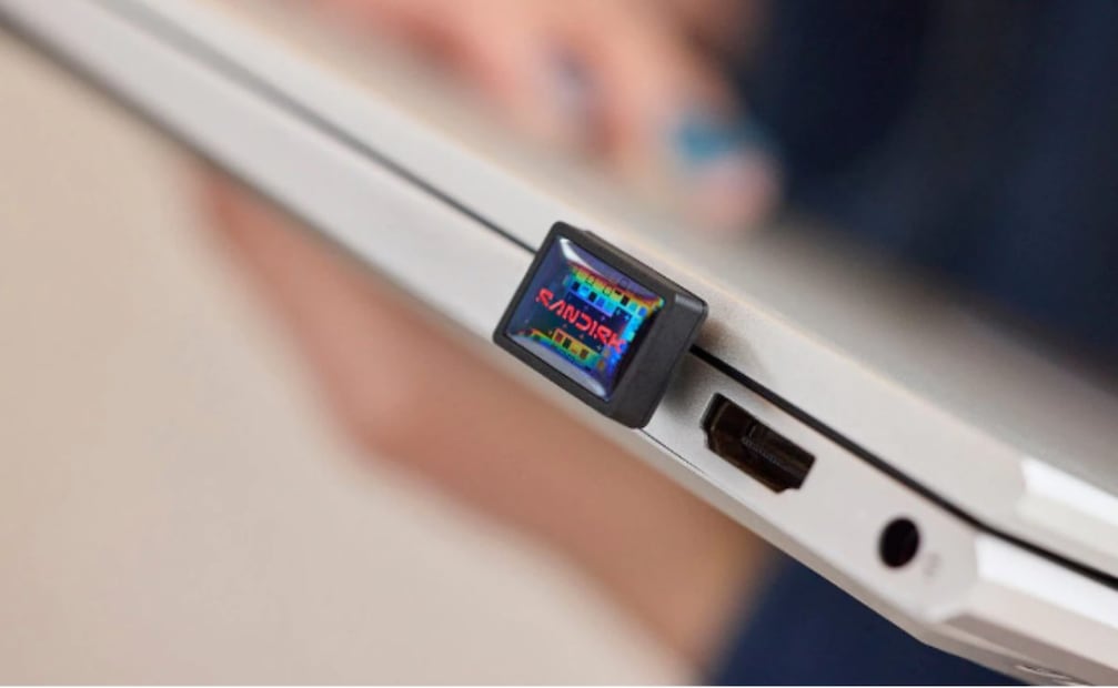 Pequeña por fuera, enorme por dentro: así es la nueva USB de 1 TB de Sandisk. Imagen: Sandisk