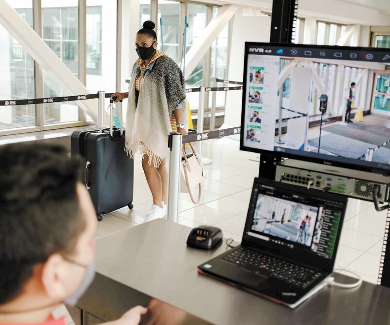 Mientras en aeropuertos como el de Costa Rica se exigen pruebas negativas de Cov i d-19 para autorizar el ingreso de extranjeros al país, México y Brasil no lo hacen. Foto: ARCHIVO EL UNIVERSAL