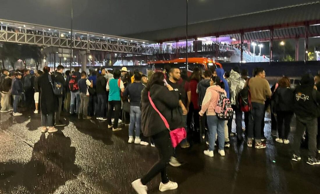 Brindan apoyo vial a afectados por cierre de Línea A (25/06/2025). Foto: Especial