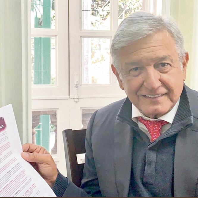 En un video, Andrés Manuel López Obrador pidió a los usuarios de las redes sociales que difundan la convocatoria para la segunda consulta ciudadana. TOMADA DE TWITTER